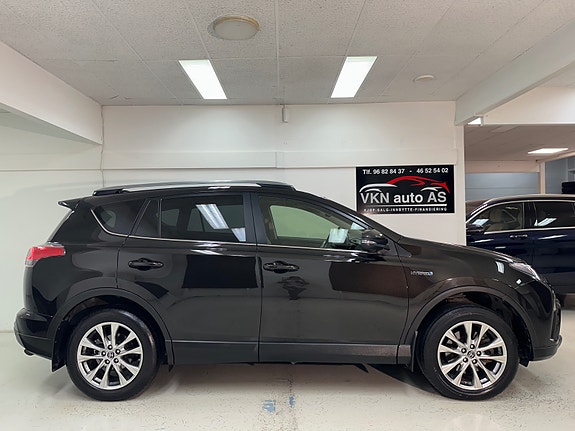 Toyota RAV4 4 of 5