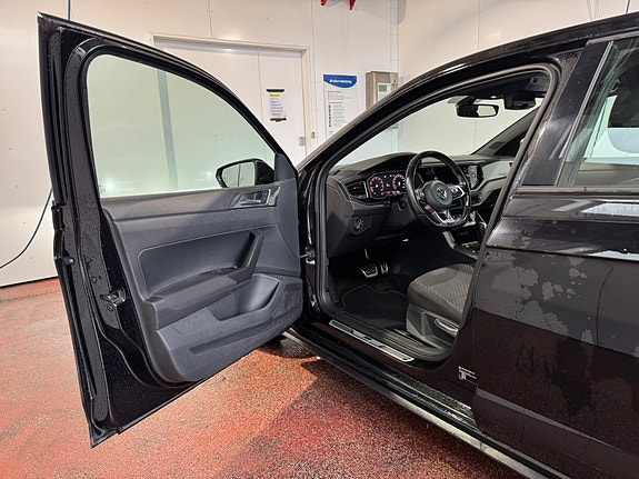 Volkswagen Polo 17 of 30
