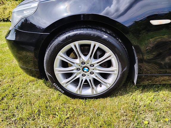 BMW 525xd 3 of 5