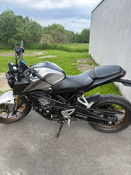Honda CB 125 R 2 of 5