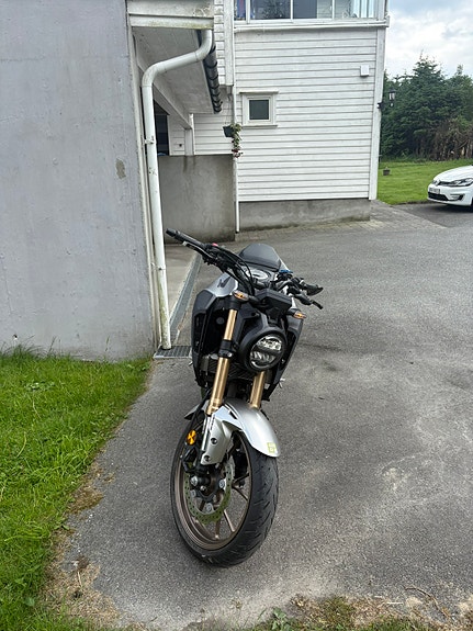 Honda CB 125 R 4 of 5