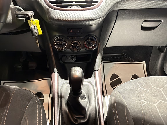 Peugeot 2008 21 of 27