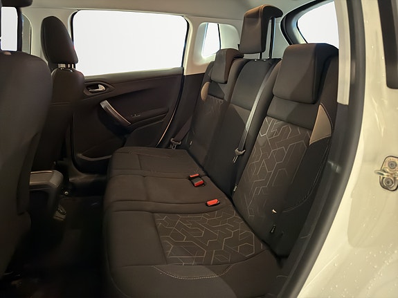Peugeot 2008 23 of 27