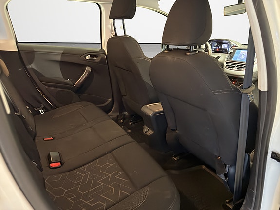 Peugeot 2008 24 of 27