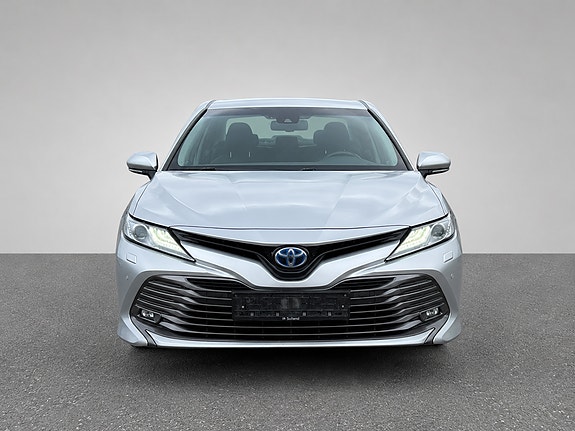 Toyota Camry 2 of 5