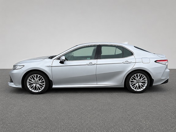 Toyota Camry 5 of 5
