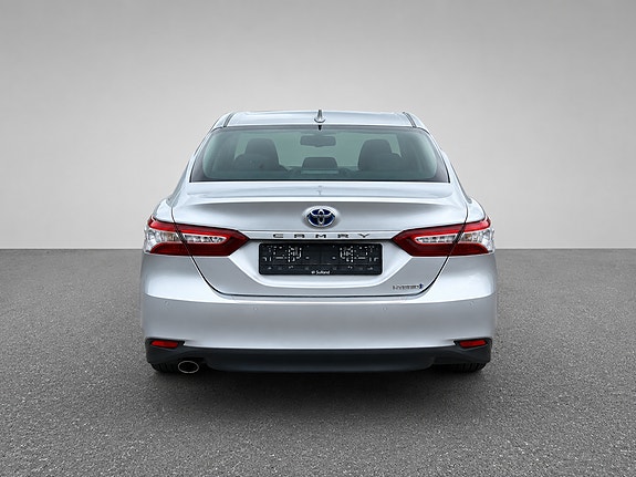 Toyota Camry 4 of 5