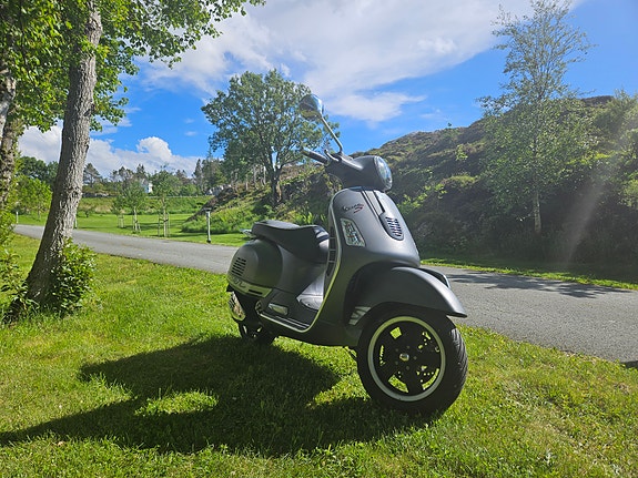 Vespa GTS 300 3 of 5