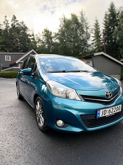 Toyota Yaris 5 of 5