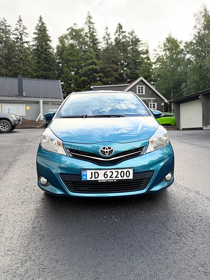 Toyota Yaris 3 of 5