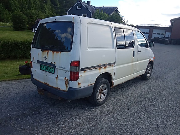 Toyota HiAce 5 of 10