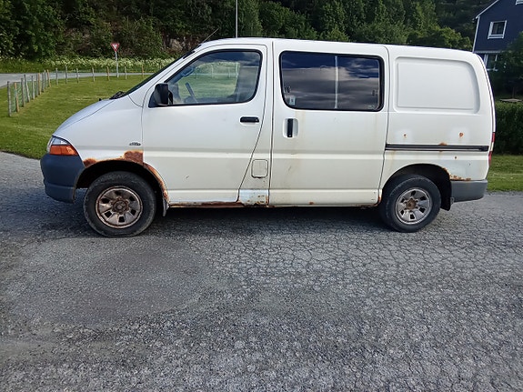 Toyota HiAce 8 of 10