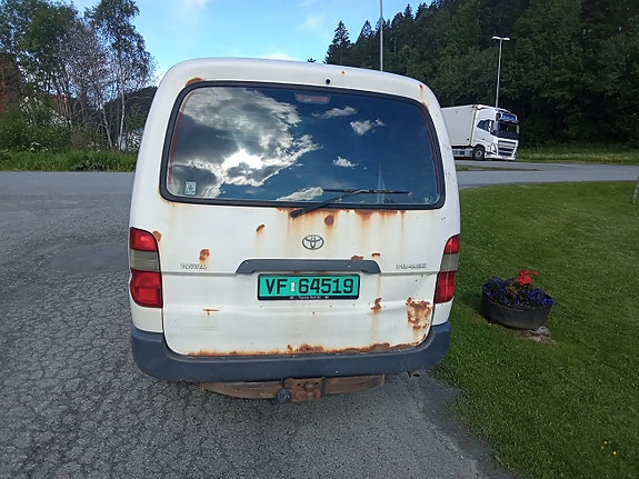 Toyota HiAce 6 of 10