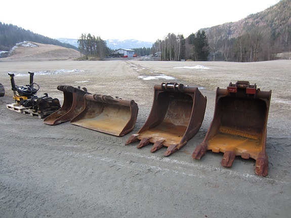 Andre KM1 & B-20 UTSTYR, Engcon EC226 rotortilt, Skuffer, Adapter B-20 til S-70, HK-feste...... 4 of 5