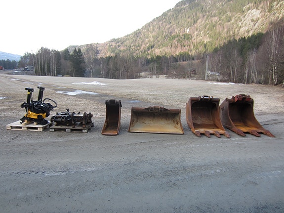 Andre KM1 & B-20 UTSTYR, Engcon EC226 rotortilt, Skuffer, Adapter B-20 til S-70, HK-feste...... 2 of 5