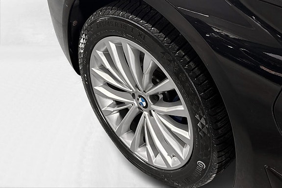 BMW 530e 2 of 5