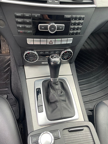 Mercedes-Benz C180 8 of 11