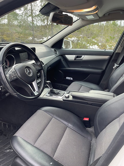 Mercedes-Benz C180 9 of 11