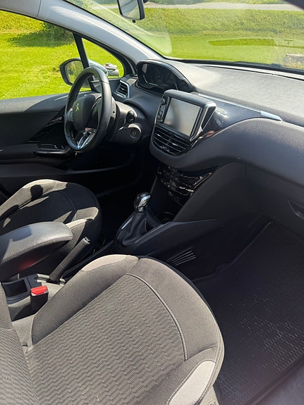 Peugeot 208 8 of 19