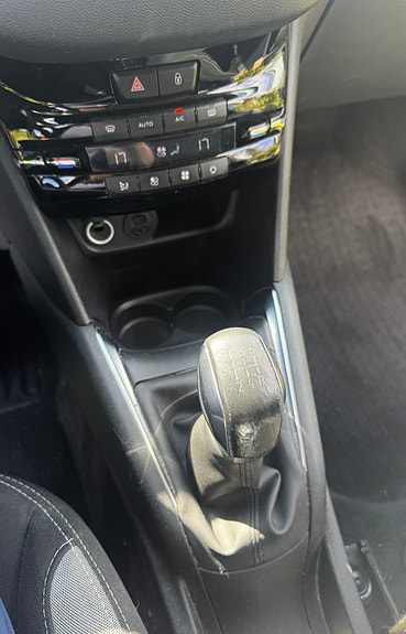 Peugeot 208 10 of 19
