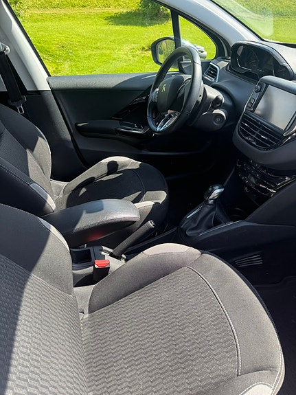 Peugeot 208 9 of 19