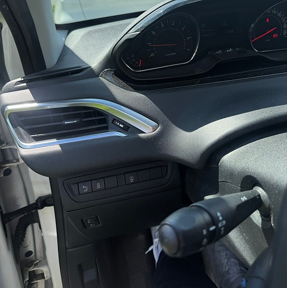 Peugeot 208 15 of 19