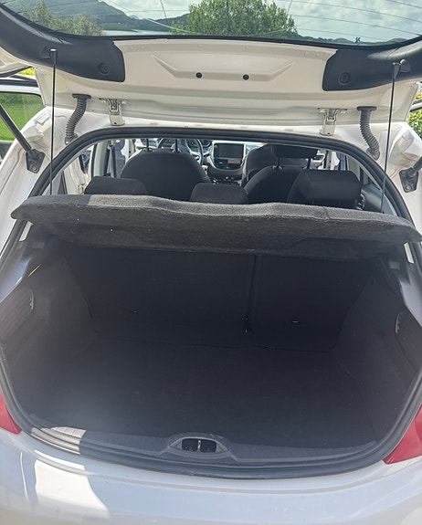 Peugeot 208 16 of 19