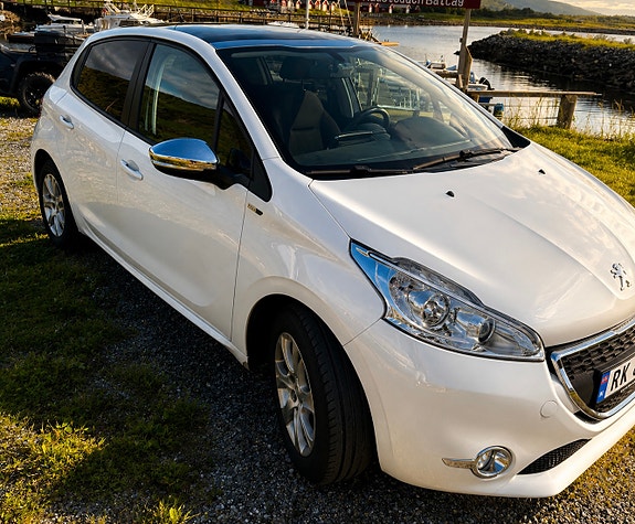 Peugeot 208 2 of 19
