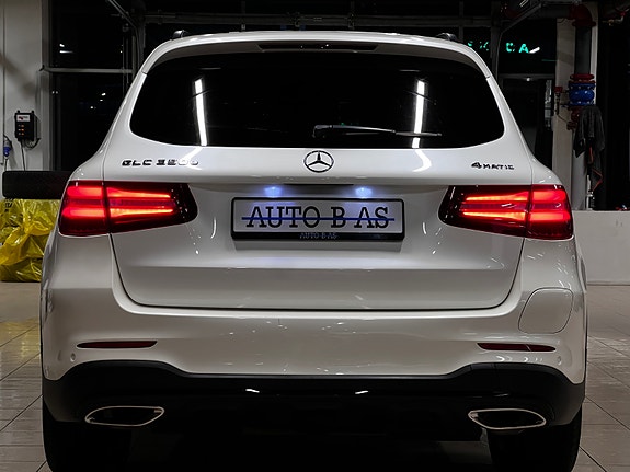 Mercedes-Benz GLC350 e 4 of 5