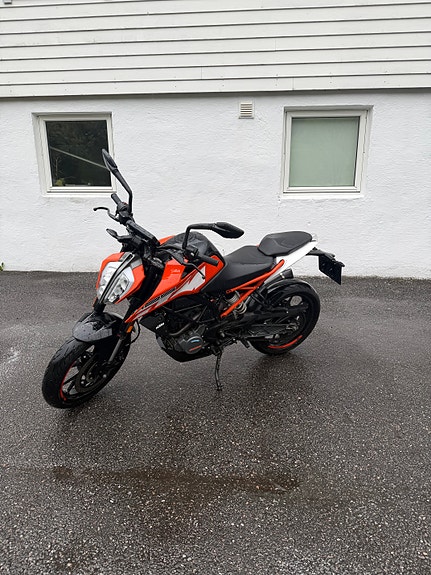 KTM 125 Duke 3 of 4