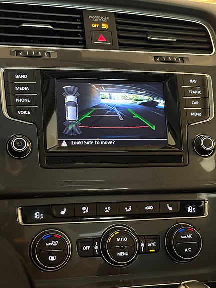 Volkswagen e-Golf VII 15 of 23