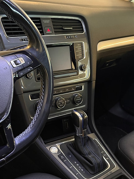 Volkswagen e-Golf VII 12 of 23