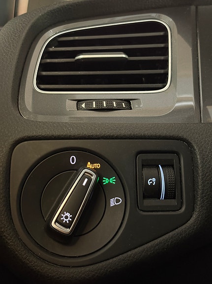 Volkswagen e-Golf VII 18 of 23