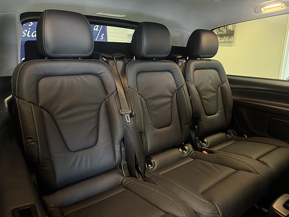 Mercedes-Benz EQV300 29 of 30