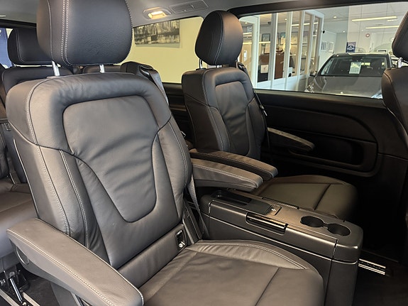 Mercedes-Benz EQV300 30 of 30