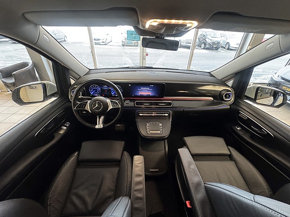Mercedes-Benz EQV300 2 of 30