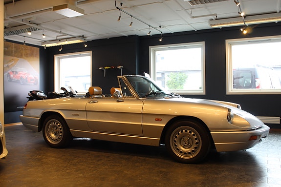 Alfa Romeo Spider 4 of 5