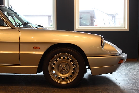 Alfa Romeo Spider 3 of 5