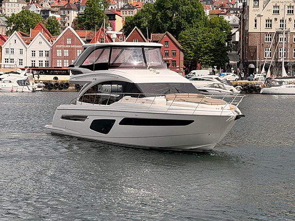 Princess F62 Hardtop med el skyvetak. Seakeeper, støste maskiner, fullutstyrt bå 5 of 5
