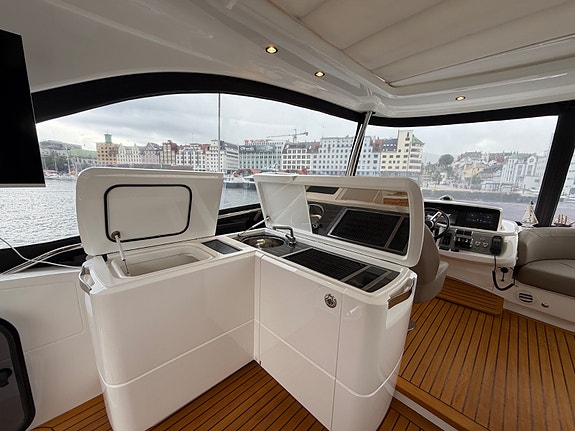 Princess F62 Hardtop med el skyvetak. Seakeeper, støste maskiner, fullutstyrt bå 28 of 30