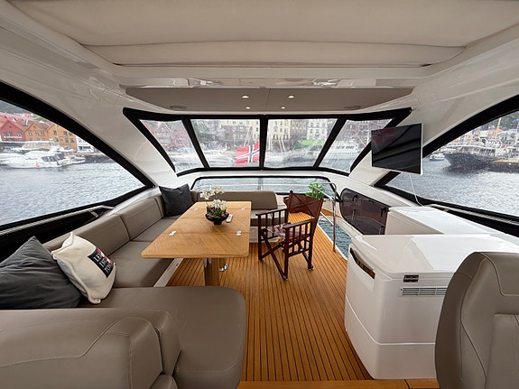 Princess F62 Hardtop med el skyvetak. Seakeeper, støste maskiner, fullutstyrt bå 27 of 30