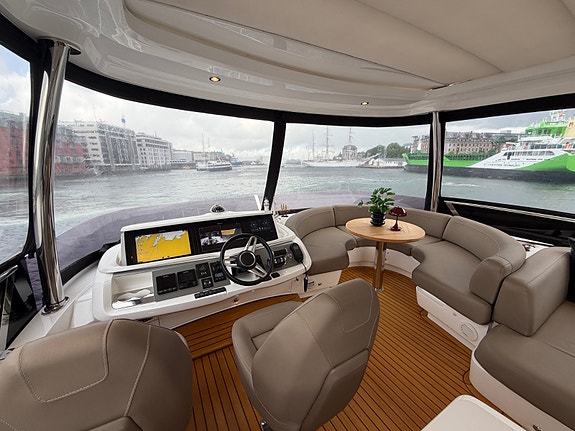 Princess F62 Hardtop med el skyvetak. Seakeeper, støste maskiner, fullutstyrt bå 23 of 30