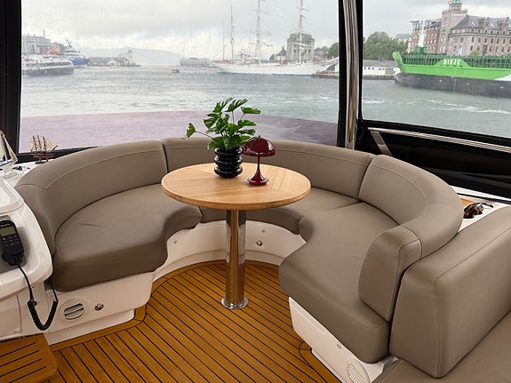 Princess F62 Hardtop med el skyvetak. Seakeeper, støste maskiner, fullutstyrt bå 24 of 30