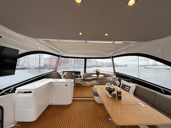 Princess F62 Hardtop med el skyvetak. Seakeeper, støste maskiner, fullutstyrt bå 22 of 30