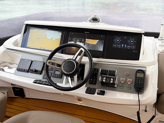 Princess F62 Hardtop med el skyvetak. Seakeeper, støste maskiner, fullutstyrt bå 26 of 30