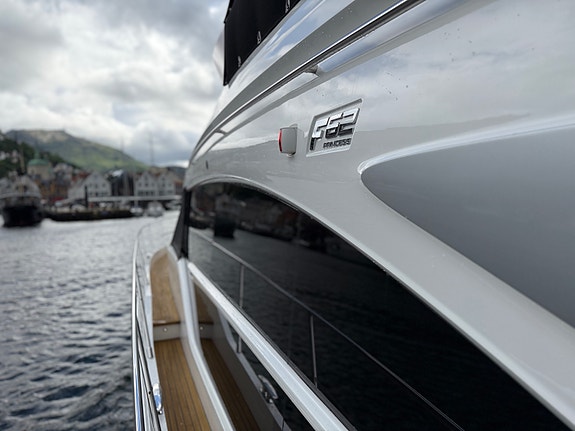 Princess F62 Hardtop med el skyvetak. Seakeeper, støste maskiner, fullutstyrt bå 10 of 30