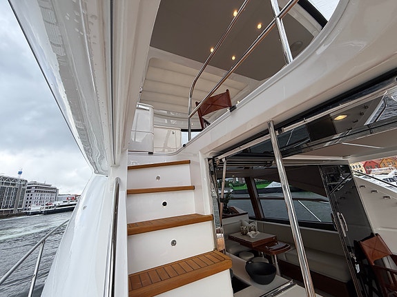 Princess F62 Hardtop med el skyvetak. Seakeeper, støste maskiner, fullutstyrt bå 21 of 30