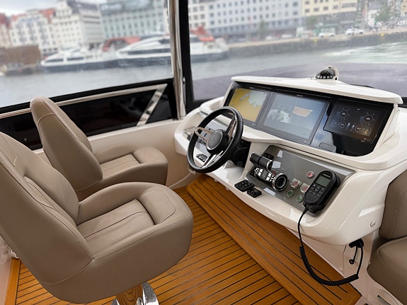 Princess F62 Hardtop med el skyvetak. Seakeeper, støste maskiner, fullutstyrt bå 25 of 30
