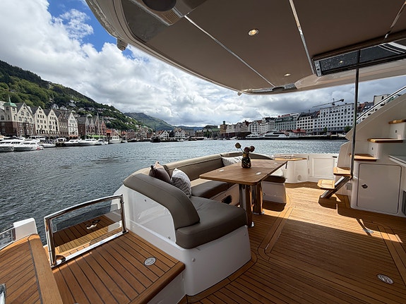 Princess F62 Hardtop med el skyvetak. Seakeeper, støste maskiner, fullutstyrt bå 18 of 30