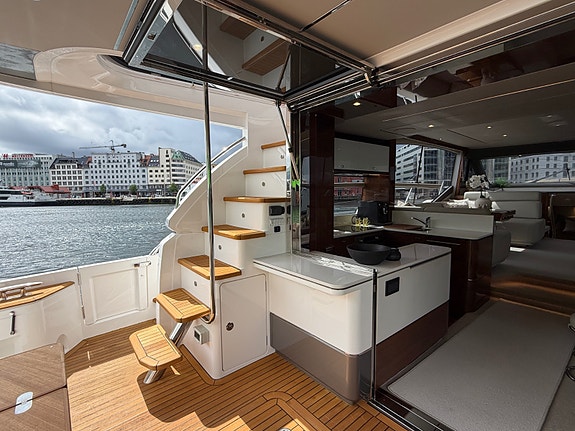 Princess F62 Hardtop med el skyvetak. Seakeeper, støste maskiner, fullutstyrt bå 20 of 30